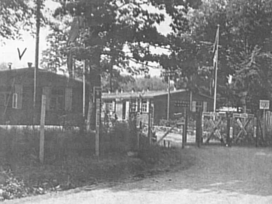 Durchgangslager Eingang Picture of the entrance to the transit camp