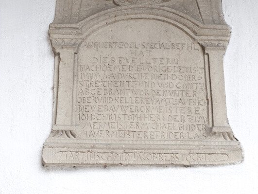 Gedenktafen zum Wiederaufbau nach dem Stadtbrand