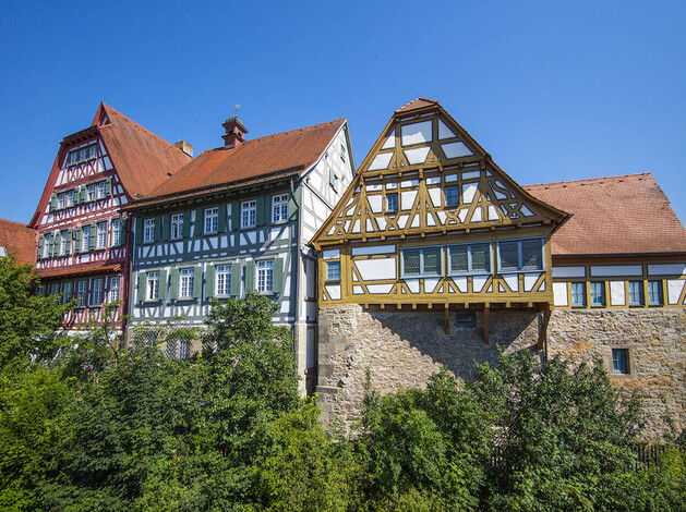 Alte Stadtmauer aus Fachwerkhäusern
