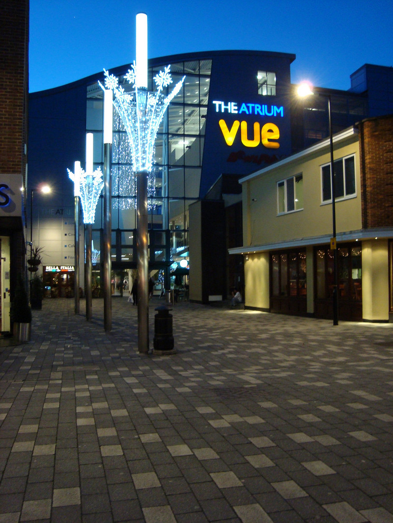 The atrium "VUE" at night